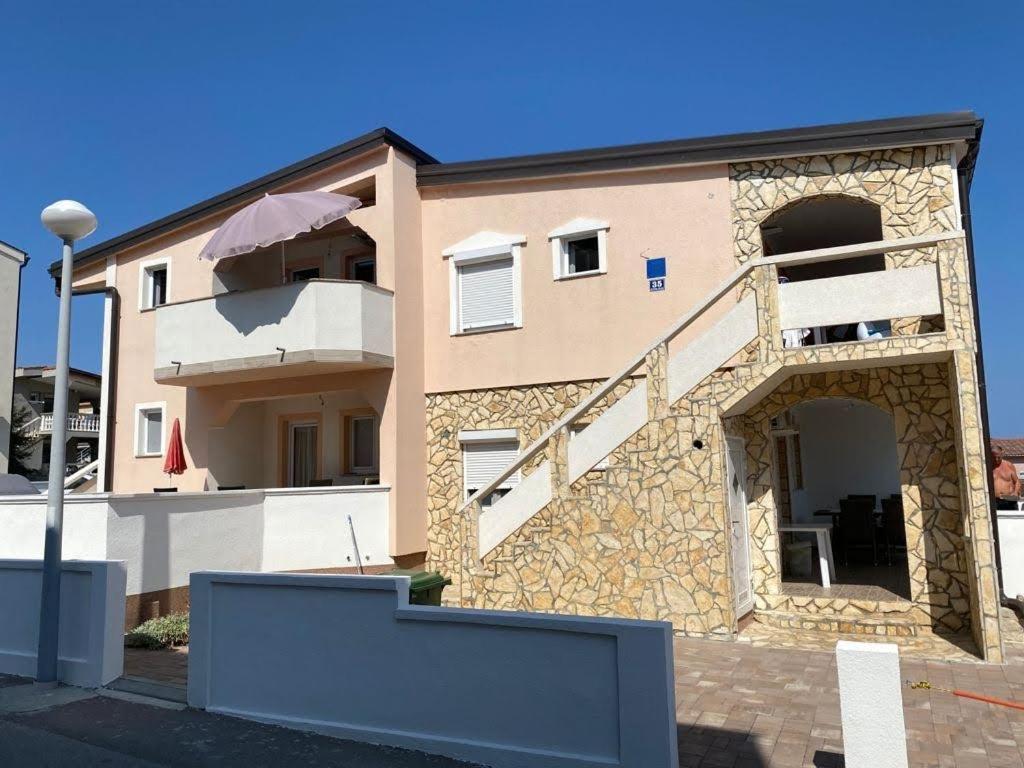 Apartmani Darija Vir Exterior photo