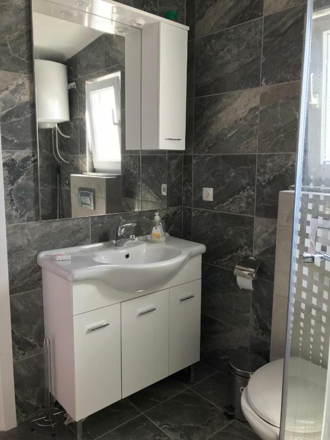 Apartmani Darija Vir Exterior photo