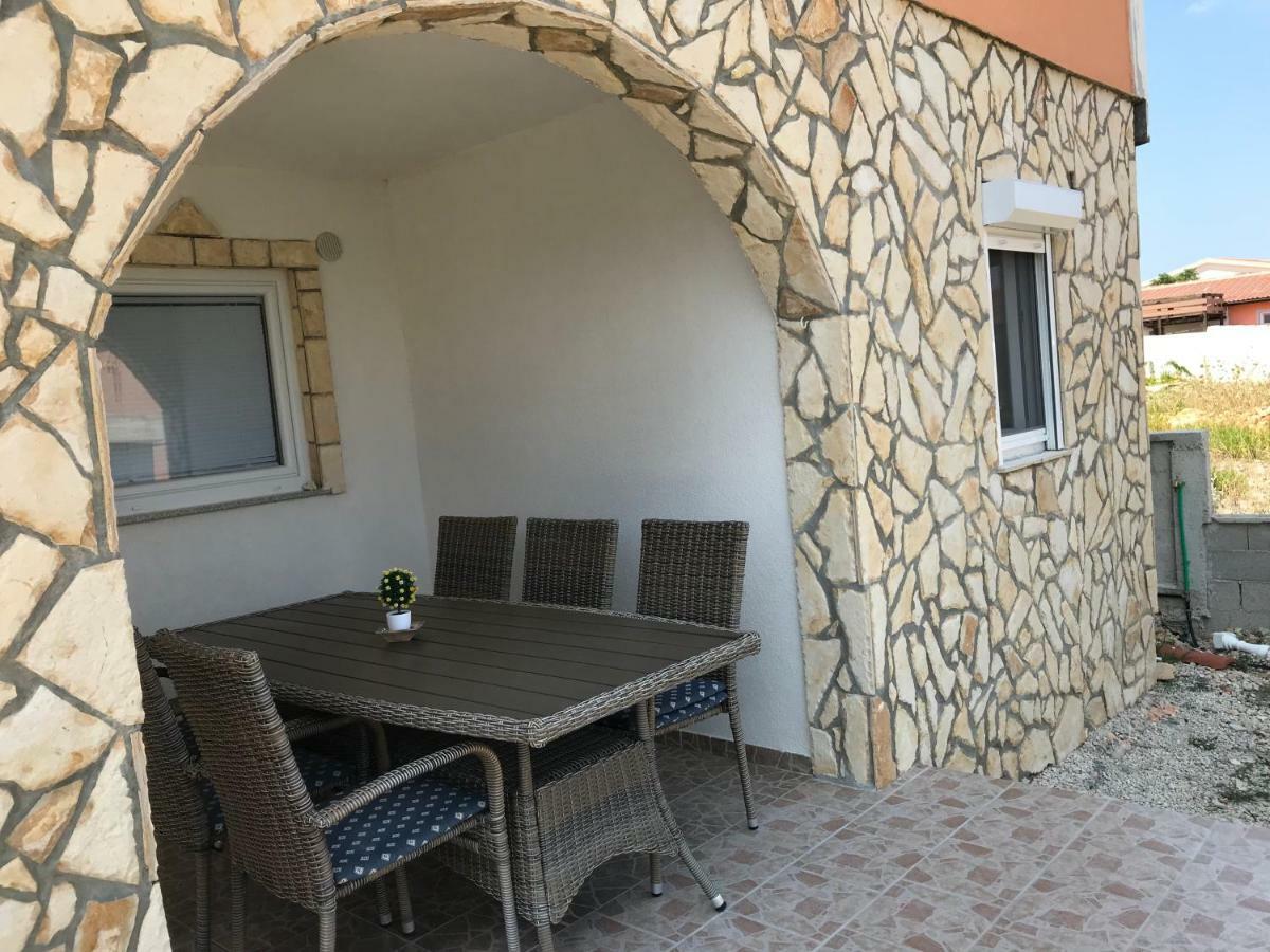 Apartmani Darija Vir Exterior photo